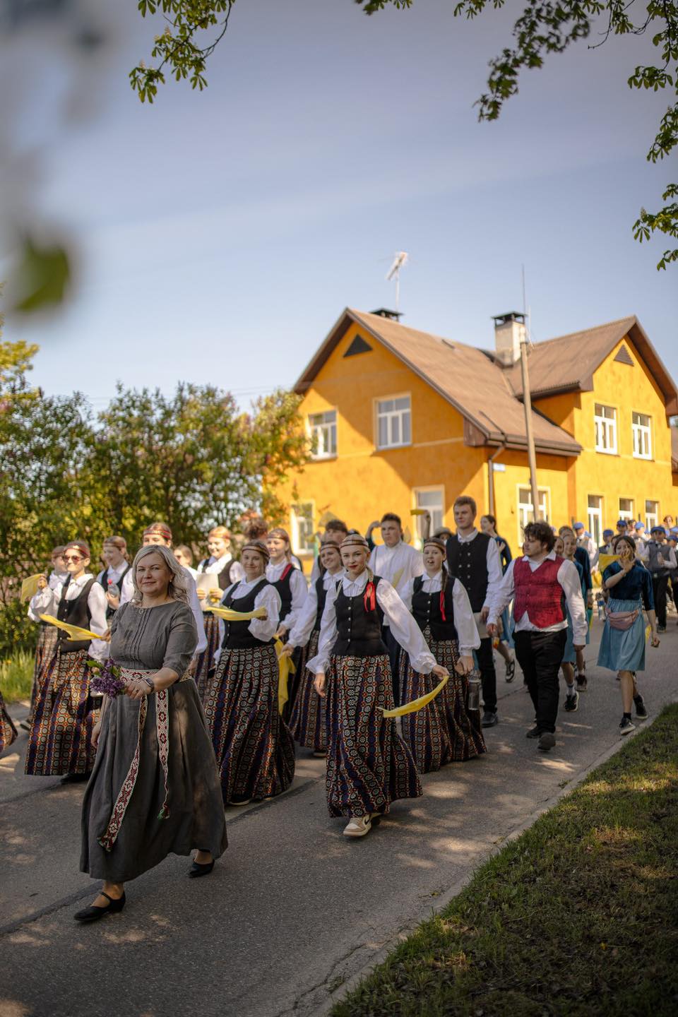 Krāšņā uzstāšanās Durbes estrādē “Daru radot un Radu darot”