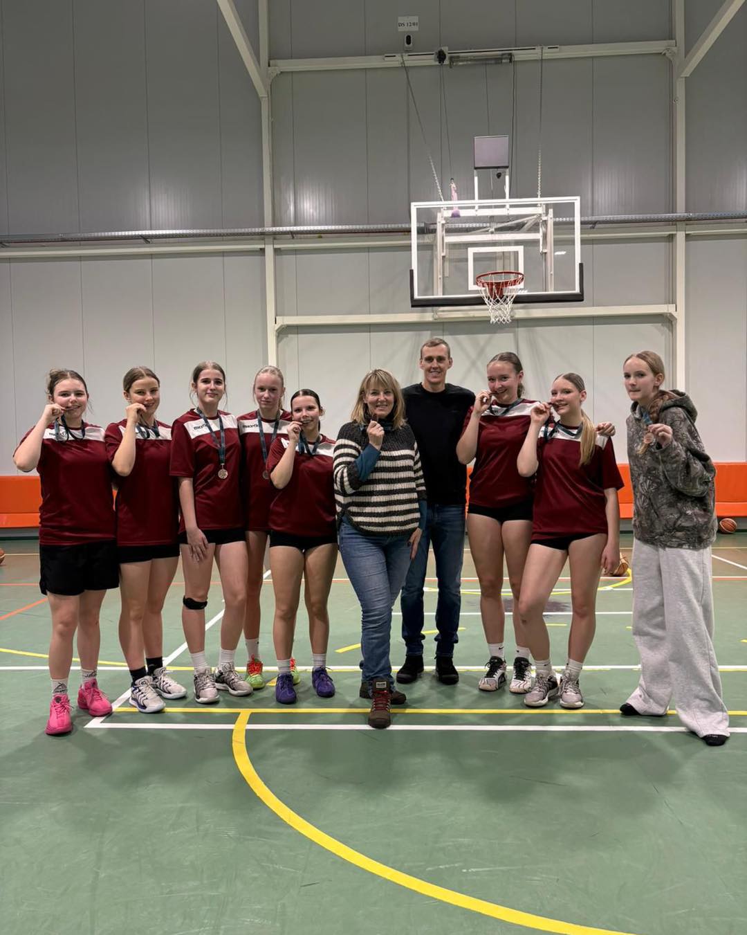 Zelts volejbolā un cīņasspars basketbola laukumā: TRVĢ sportistu sasniegumi