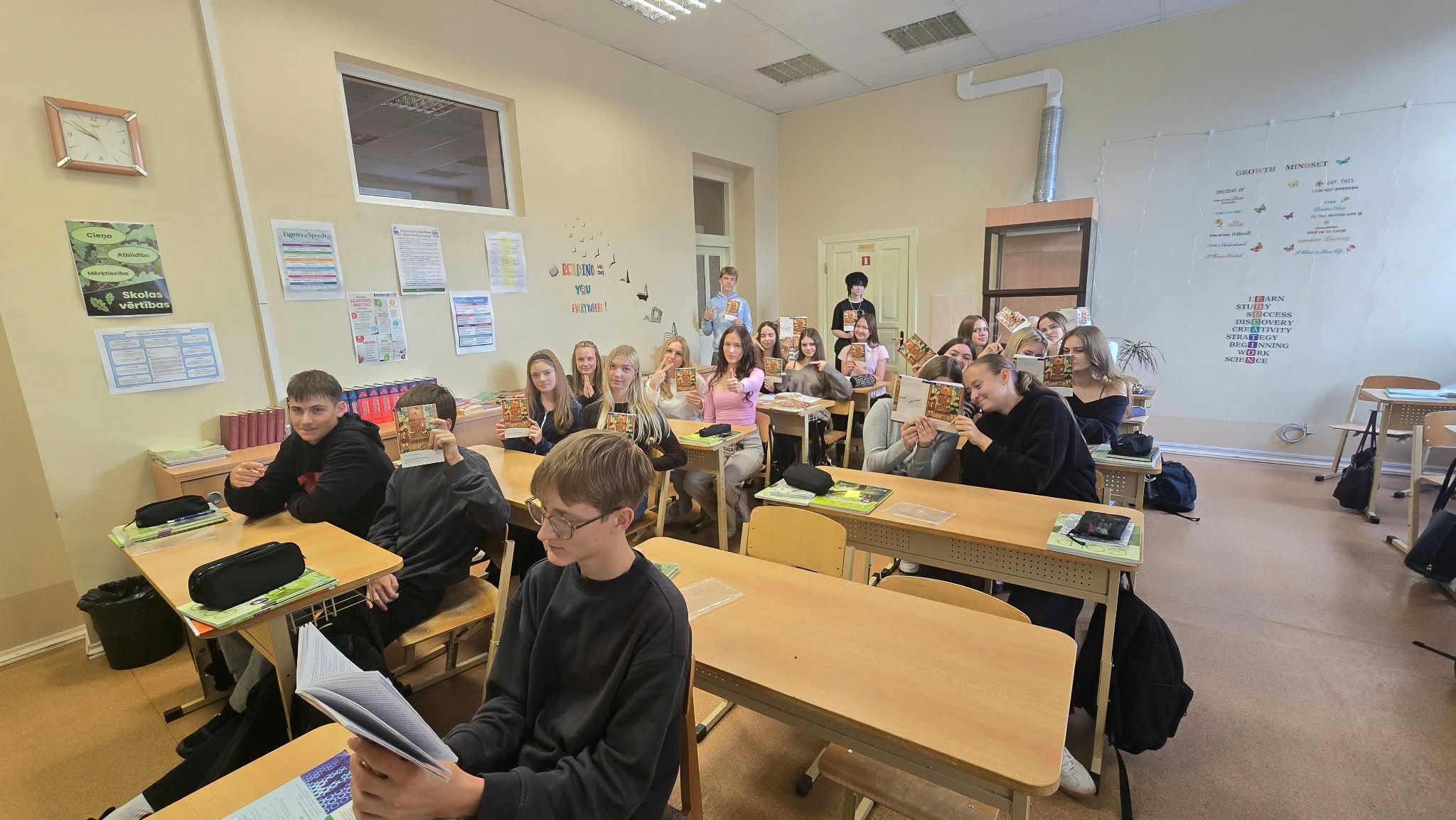10. klases skolēni piedalās LATE projektā “Reading Circle”